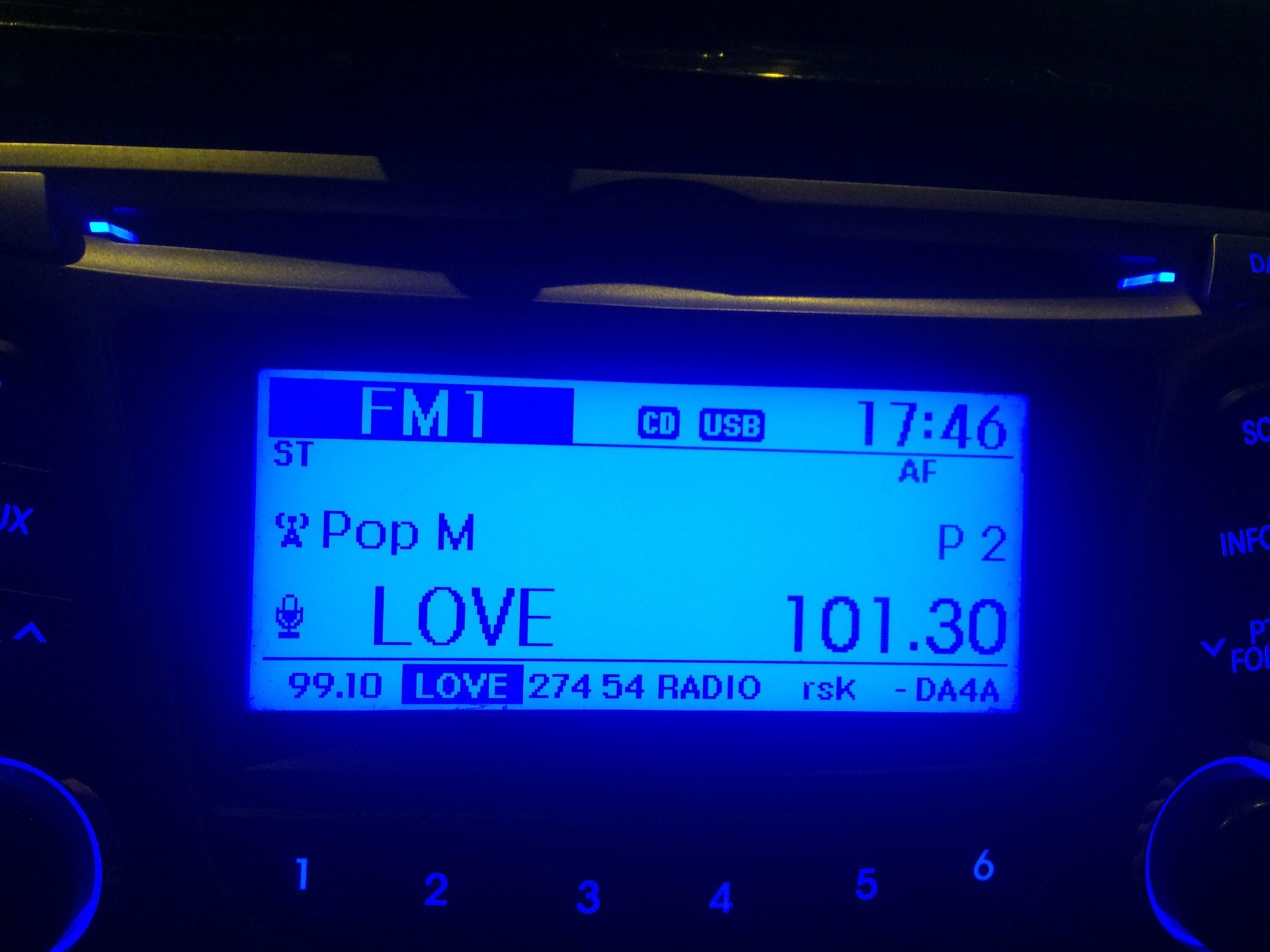 Love Radio, FM 101.3, Взлётка Сити, улица Партизана Железняка, 40а к1,  Красноярск — 2ГИС